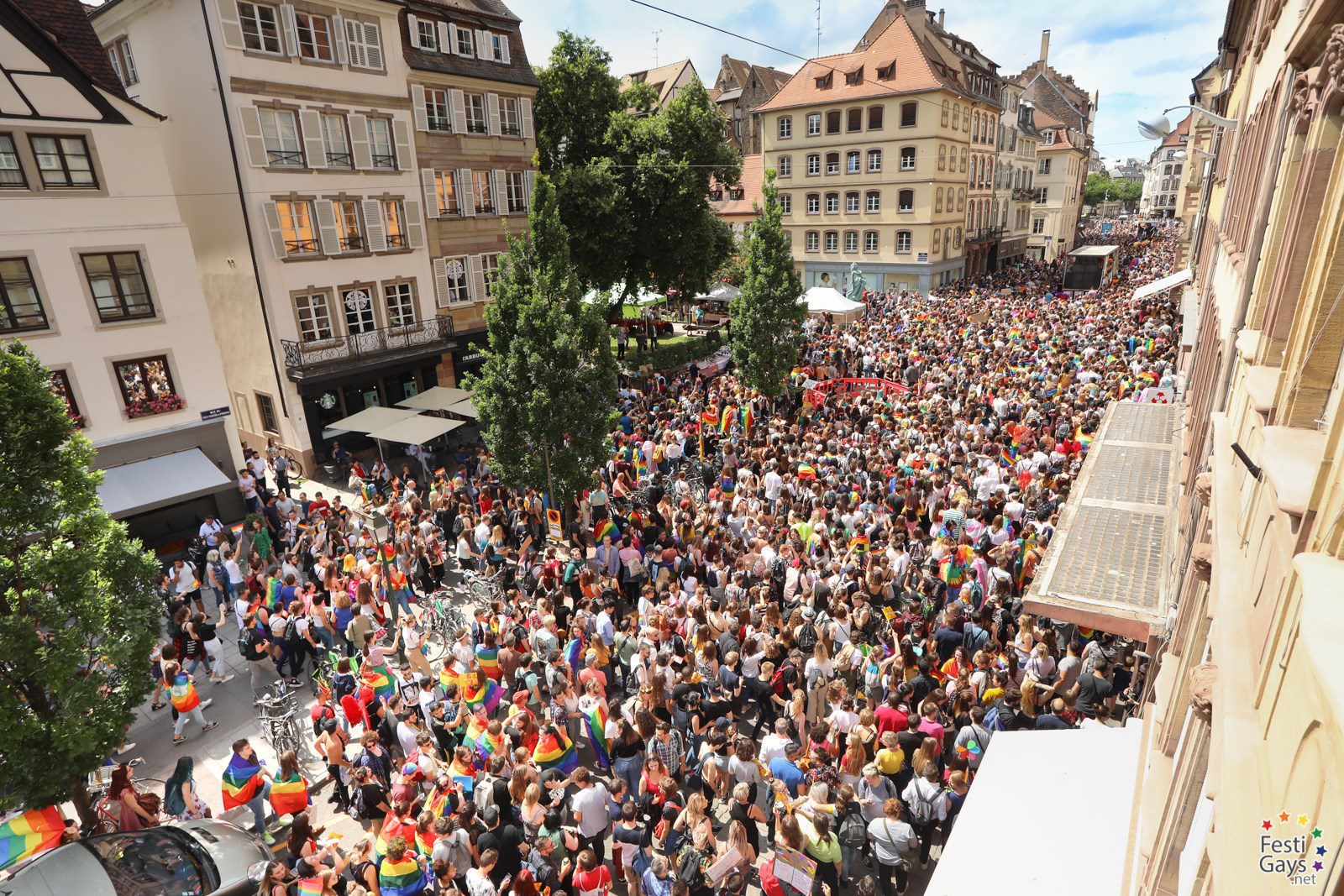 15 000 Personnes à La Marche Des Fiertés Gay De Strasbourg