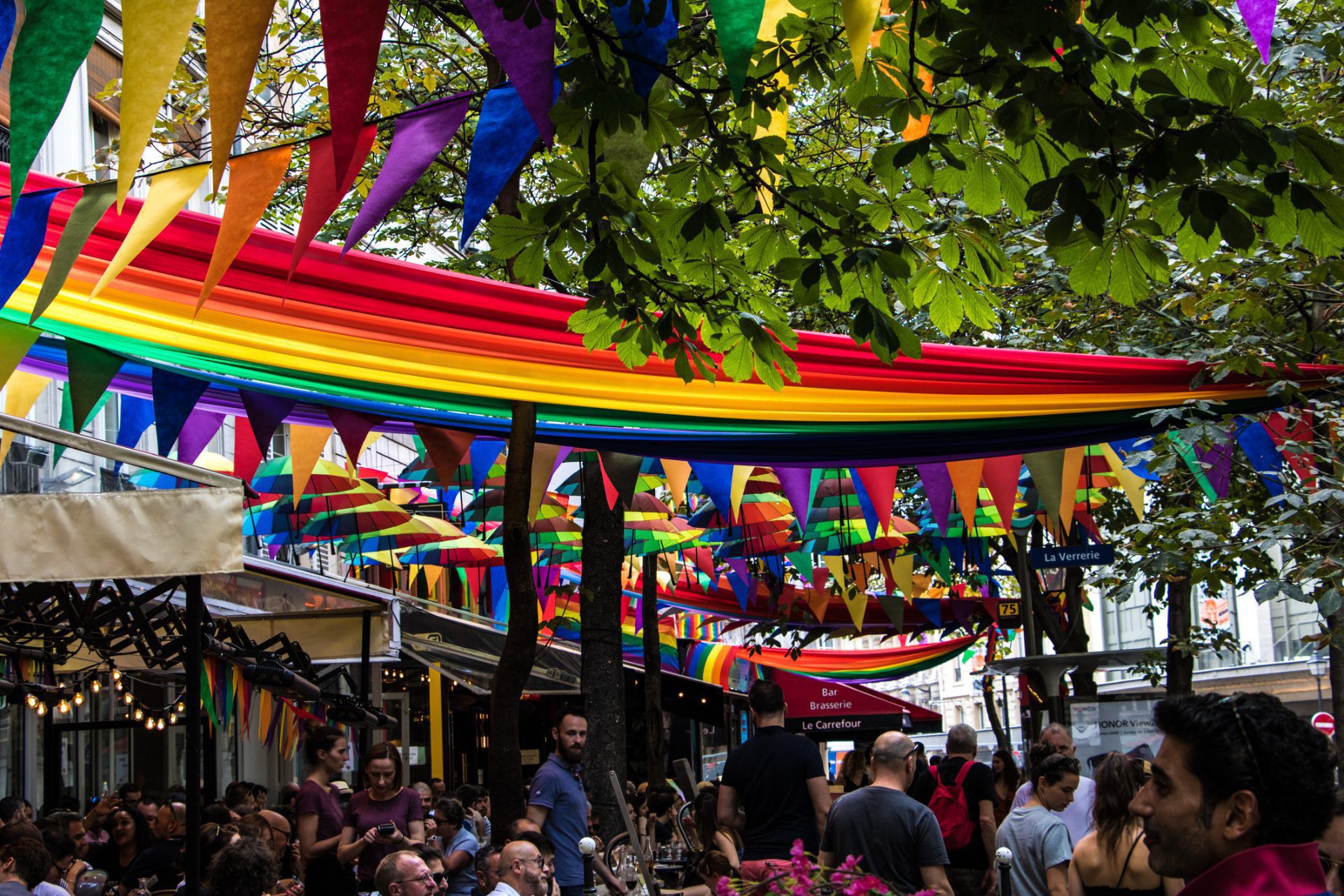 Activités pré-Pride à Paris pour enrichir votre séjour hôtelier