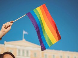 Comment bien organiser la Gay Pride en France : conseils pour une utilisation sûre des fumigènes