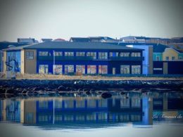 Découvrez l'excellence au cœur de Saint-Pierre-et-Miquelon au complexe hôtelier Les Terrasses du Port