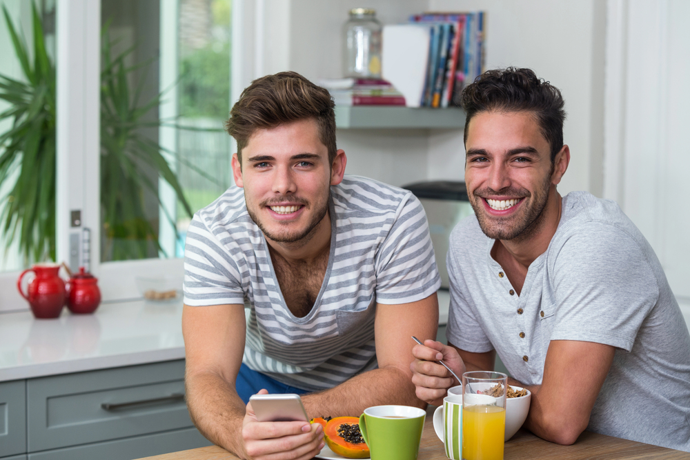 Comment aménager un appartement gay friendly pour Airbnb pour attirer les voyageurs LGBTQ+