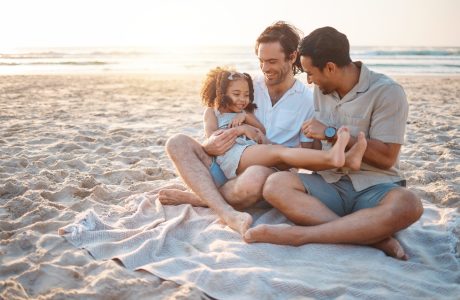 Voyager en Guadeloupe avec bébé : conseils pratiques et produits incontournables pour les familles LGBTQ+