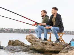 Les plus belles destinations gay friendly en France pour s'initier à la pêche avec son petit copain